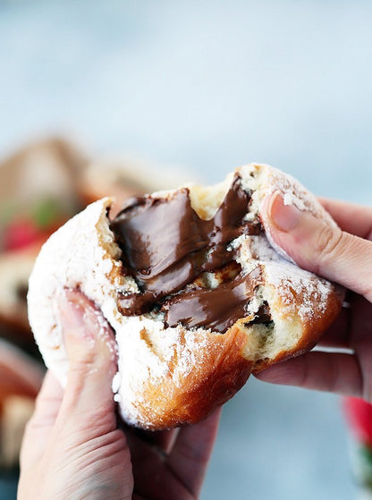 Iceland 14 Chocolate & Hazelnut Doughnuts 160g ไอซ์แลนด์ โดนัท 14 ชิ้น โดนัทมินิ ไส้ช็อกโกแลตเฮเซลนัท โรยน้ำตาล 160 กรัม