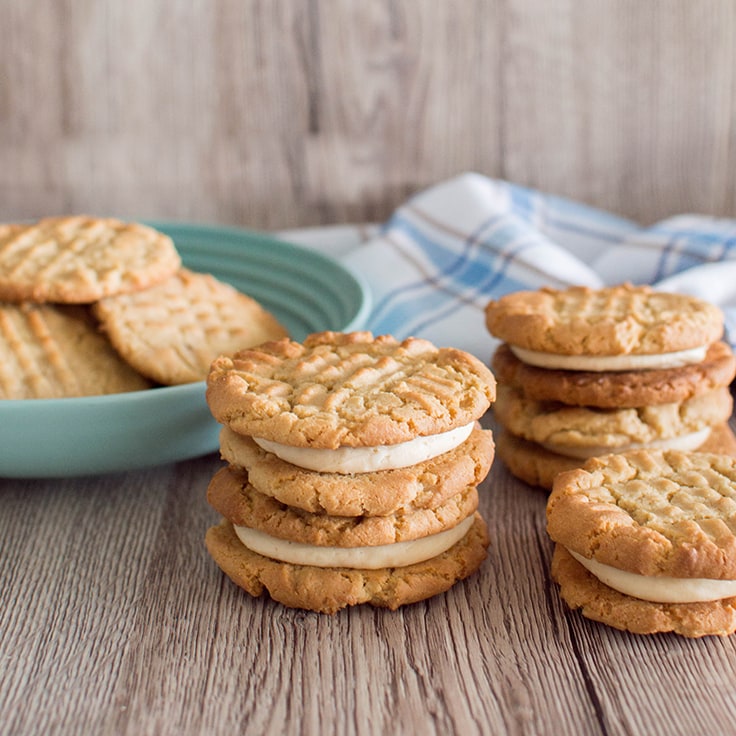 Mcvitie's Hobnobs Oaty Creams Vanilla 160g แมควิตีส์ ครีมวานิลลาฮอบนอบ 160 กรัม