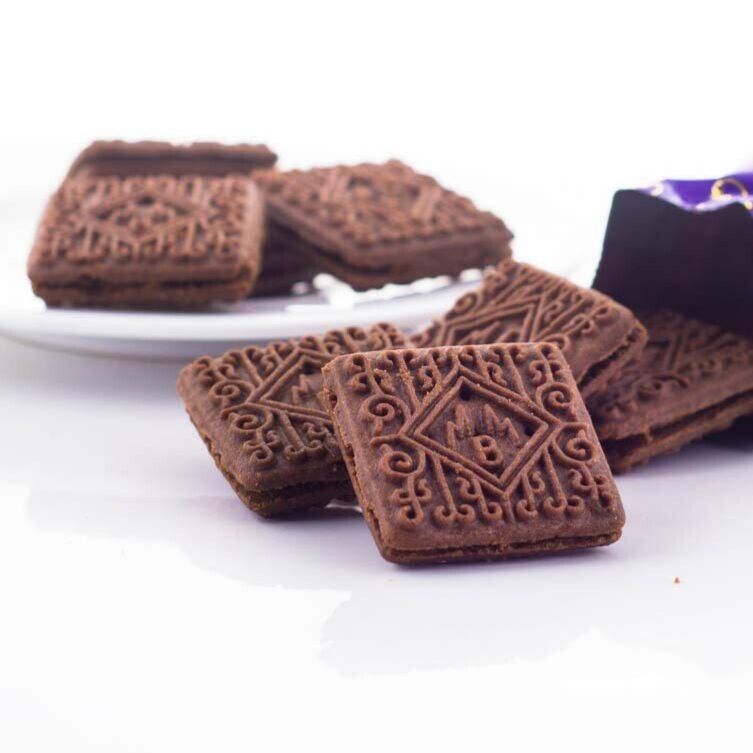 Brewtime Buddies Chocolate Creams Sandwich Biscuits 300g บรูว์ไทม์ บัดดี้ส์ บิสกิตแซนวิชรสช็อกโกแลต 300 กรัม