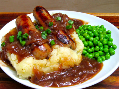 Kershaws Homestyle Bangers and Mash with Carrots, Peas and Onion Gravy 400g เคอร์ชอว์ โฮมสไตล์ ไส้กรอกและบดกับแครอท ถั่วและน้ำเกรวี่หัวหอม 400 กรัม