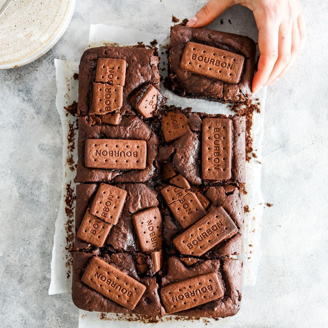 Co Op Bourbon Creams Chocolates Sandwich Biscuit With a Chocolate Filling 300g