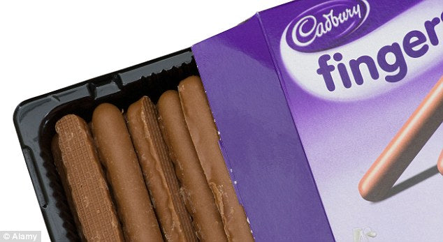 Cadbury Fingers Milk Chocolate Biscuits 114g  แคดเบอรี ฟิงเกอร์ บิสกิตช็อกโกแลตนม 114กรัม