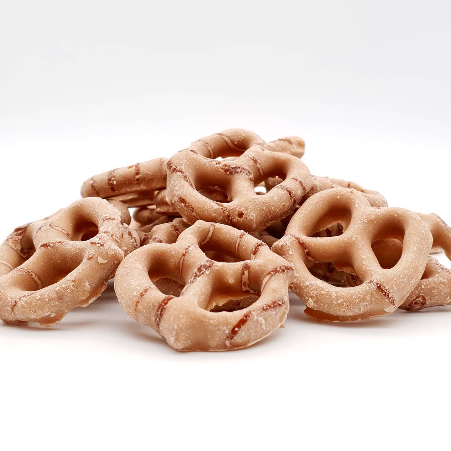 [BestBefore-02Aug2025] Flipz Cookies & Cream Flavoured Coated Pretzels 90g