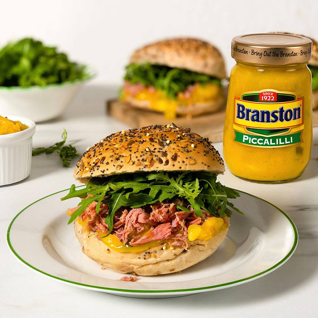 Branston Small Chunk Piccalilli 360g แบรนสตัน ผักดอง (ดอกกะหล่ำ หัวหอม ผิวสีเงิน และพริกชิ้นเล็ก ๆ ในซอสมัสตาร์ดรสเปรี้ยว) 360 กรัม