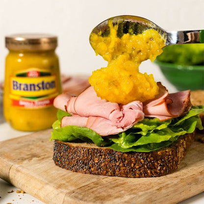 Branston Small Chunk Piccalilli 360g แบรนสตัน ผักดอง (ดอกกะหล่ำ หัวหอม ผิวสีเงิน และพริกชิ้นเล็ก ๆ ในซอสมัสตาร์ดรสเปรี้ยว) 360 กรัม