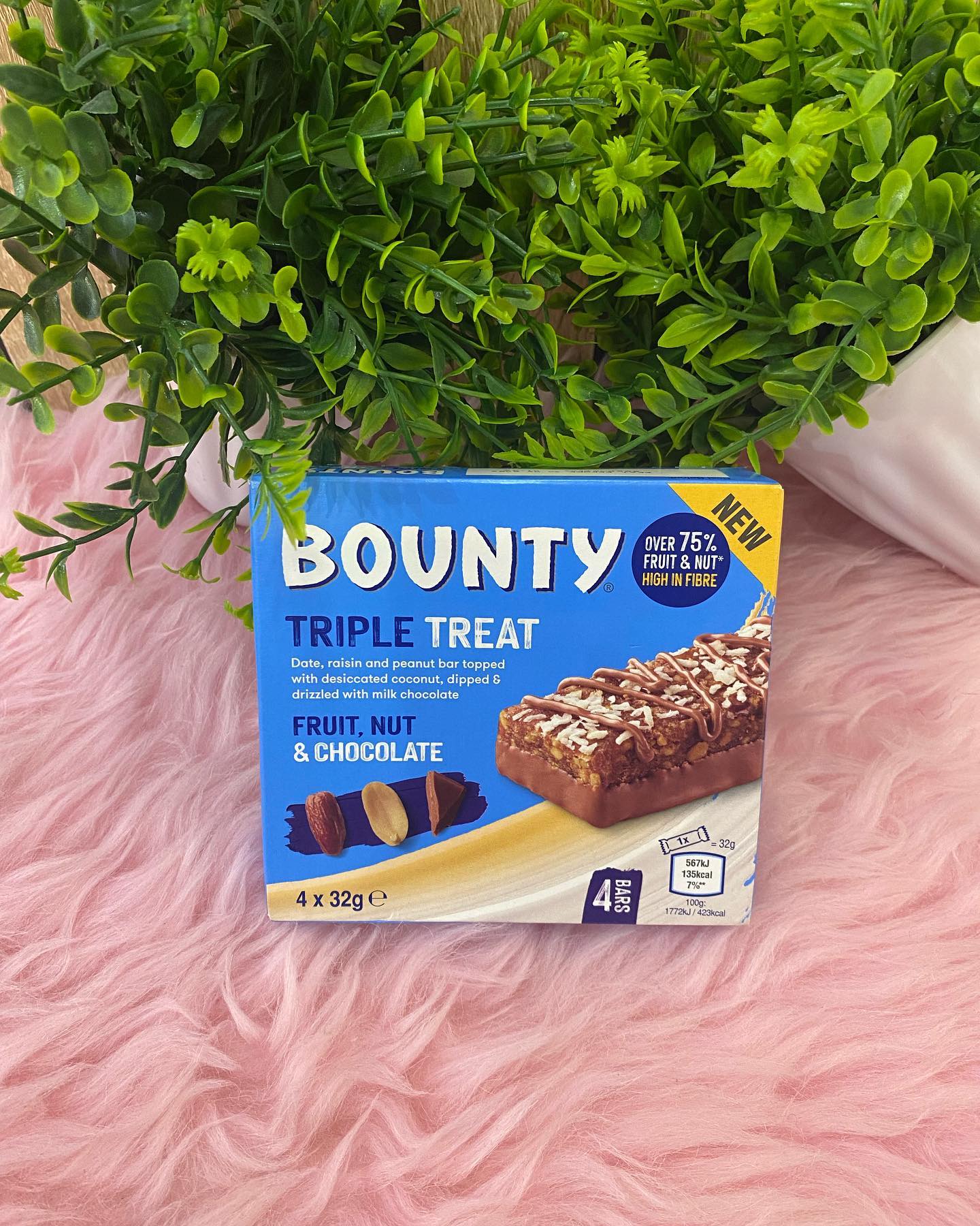 Bounty Triple Treat Fruit, Nut & Chocolate 128g