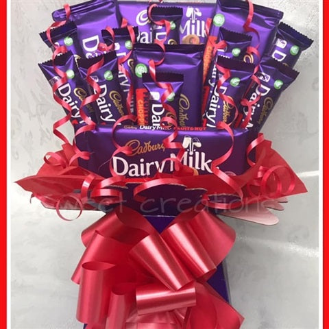 Cadbury Dairy Milk Fruit & Nut 180g แคดเบอรี แดรีมิลค์ ช็อกโกแลตนมผสมถั่วและผลไม้ 180g