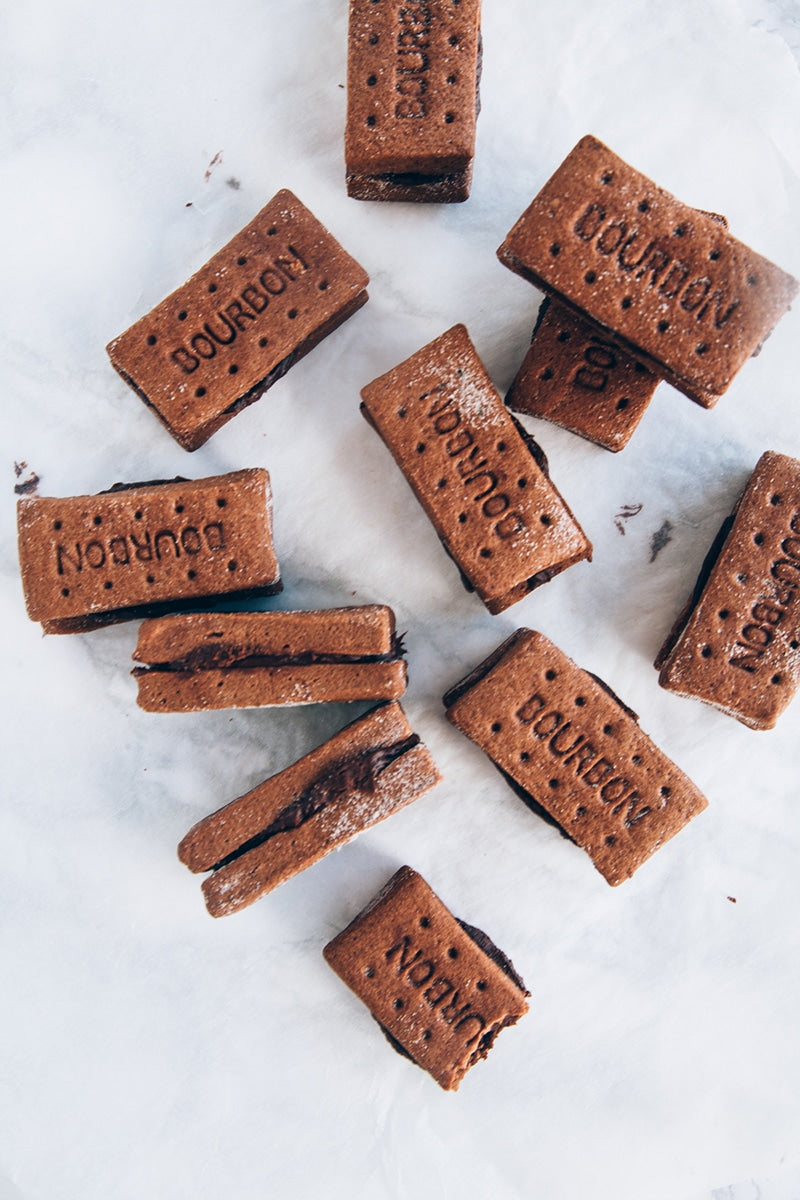 Co Op Bourbon Creams Chocolates Sandwich Biscuit With a Chocolate Filling 300g