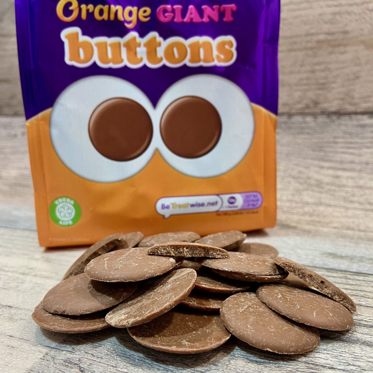 Cadbury Dairy Milk Orange Giant Buttons 110g แคดเบอรี่ แดรี่ มิลค์ ออเรนจ์ ไจแอนท์ บัตตันส์ 110g