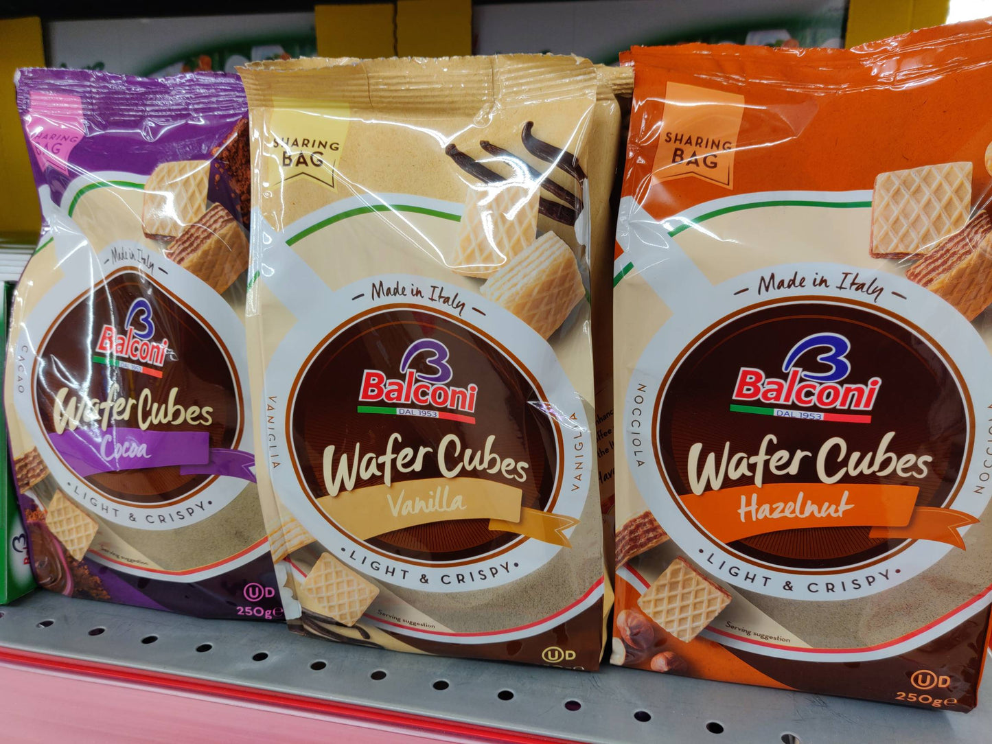 Balconi Wafer Hazelnut Cubes Crispy 250G