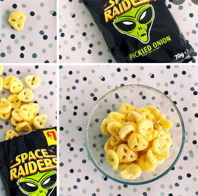 Space Raiders Pickled Onion Flavoured Corn Snacks 6 Pack 6X13g สเพซ ไรเดอร์ พิคเคิล ออเนียล เฟลเดอร์ คอร์น สแนค 6 แพค 6X13g