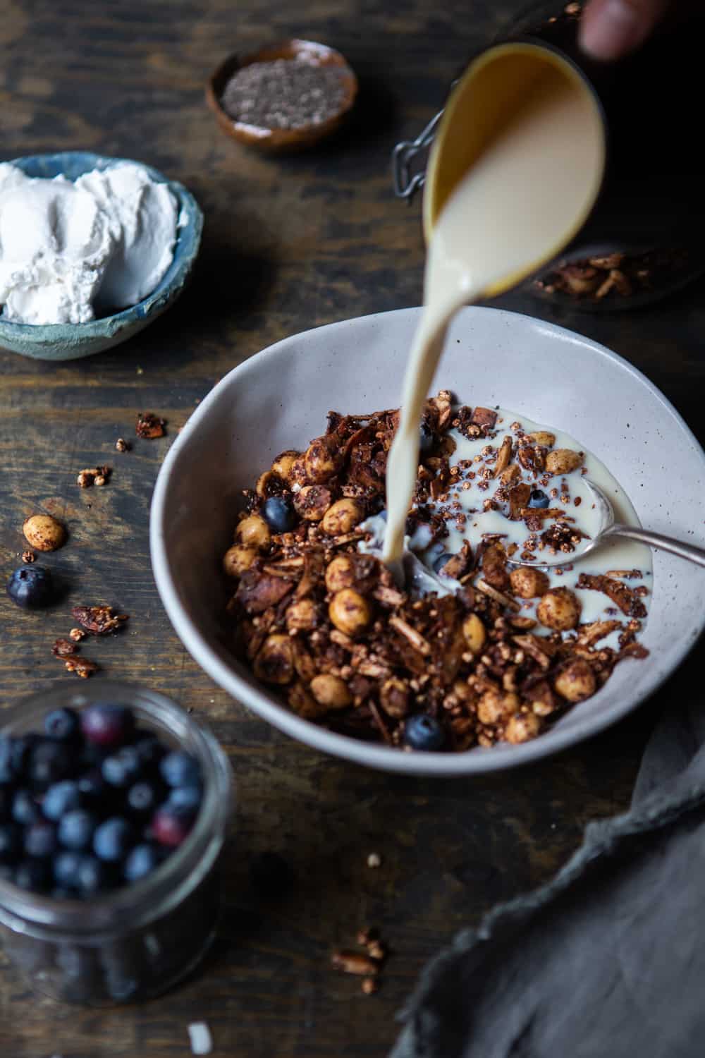 [BestBefore-08Aug2025] Kellogg's Crunchy Nut Granola Hazelnut & Chocolate 380G